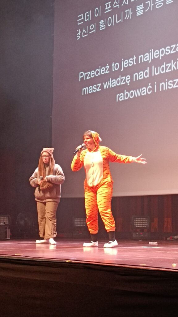 Występ artystów podczas Dnia Kultury Koreańskiej.
