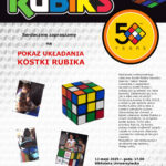 Plakat promujący pokaz układania kostki Rubika